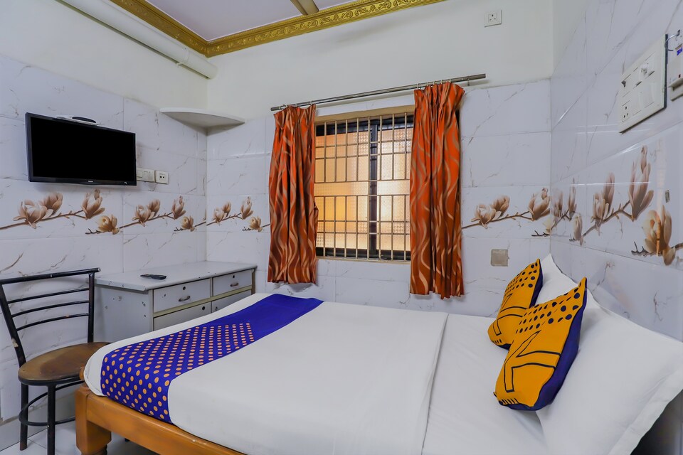 SPOT ON 79771 Golden Lodge, Vadapalani Chennai, Chennai