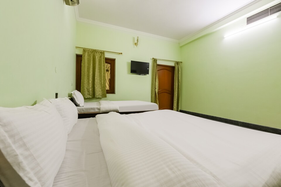 OYO 79784 OYO77000 Home1324 kishan marg Barkat nagar, C Scheme Jaipur, Jaipur