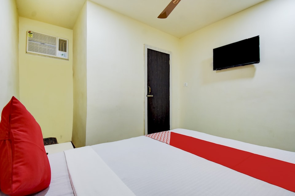 OYO 79793 De City Guest House, Howrah Kolkata, Kolkata