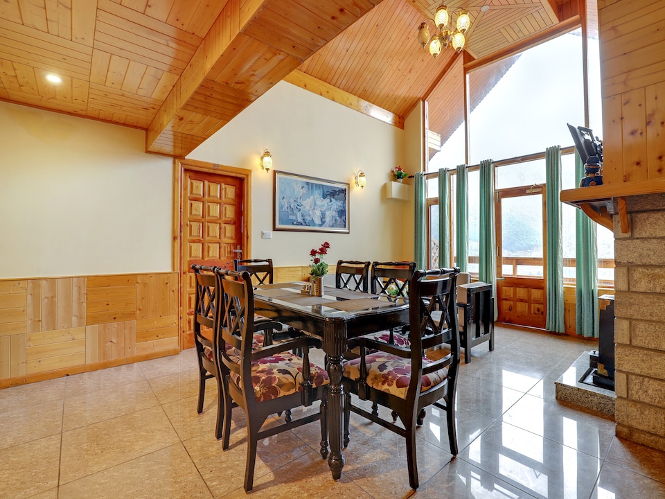 Belvilla foghills cottages Base cottage with fire place and mountain view, Naggar Road, Manali