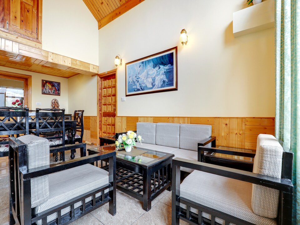 Belvilla foghills cottages Base cottage with fire place and mountain view, Naggar Road, Manali