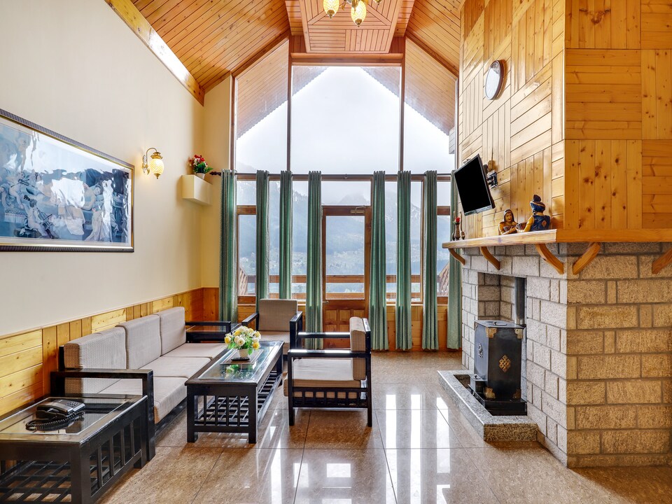 Belvilla foghills cottages deluxe rooms with mountain view., Naggar Road, Manali