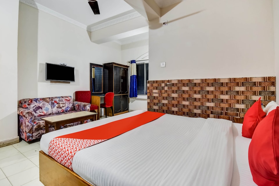 OYO Flagship 79854 Caldus Inn, Railway Station Bhubneshwar, Bhubaneswar