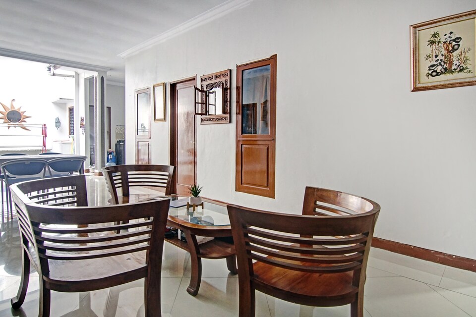 OYO 90353 Dewi Guesthouse, BSD, Tangerang