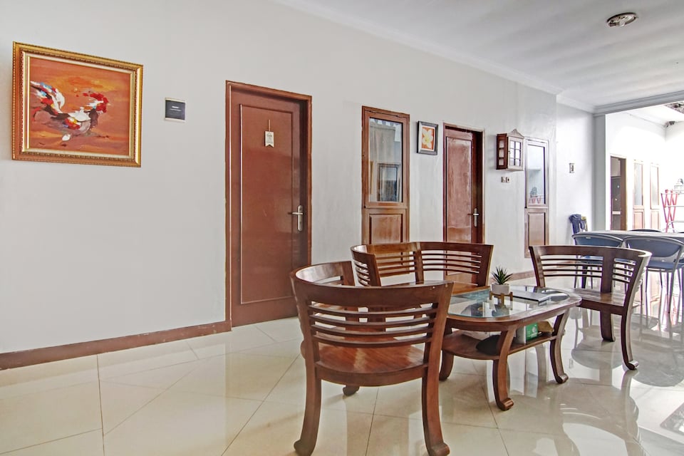 OYO 90353 Dewi Guesthouse, BSD, Tangerang