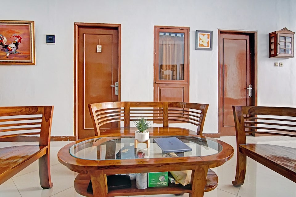 OYO 90353 Dewi Guesthouse, BSD, Tangerang