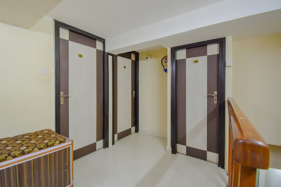 Hotel O Lindsay Inn Guest House, Esplanade Kolkata, Kolkata