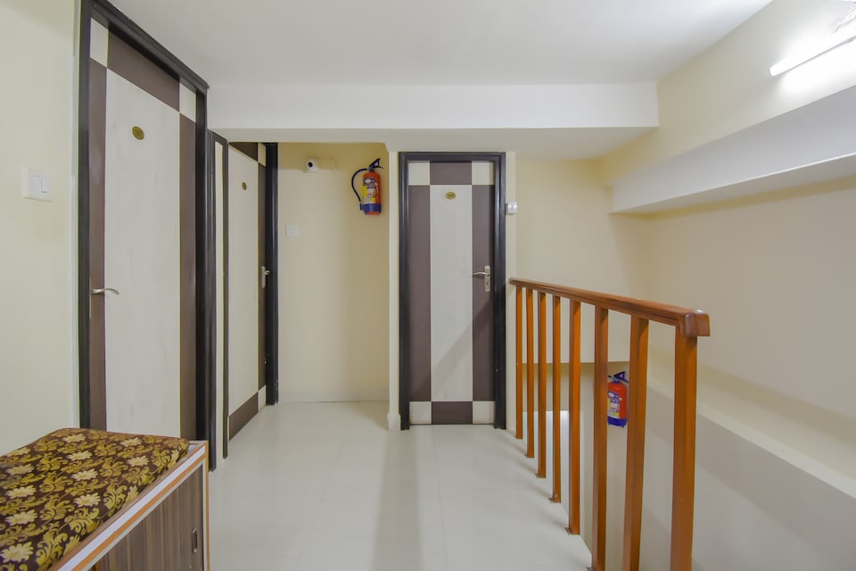 Hotel O Lindsay Inn Guest House, Esplanade Kolkata, Kolkata