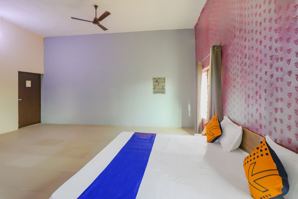 SPOT ON Hotel The Tavern, Narnaul City, Narnaul