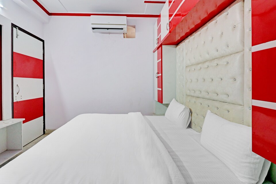 Collection O Moody Moon Near V3s Mall, Anand Vihar Delhi, Delhi