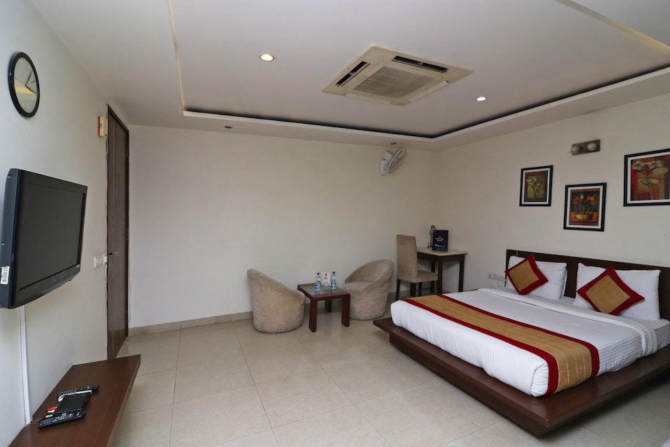 OYO 79955 Collection O Huda City Centre, HUDA CENTRE 1, Gurgaon