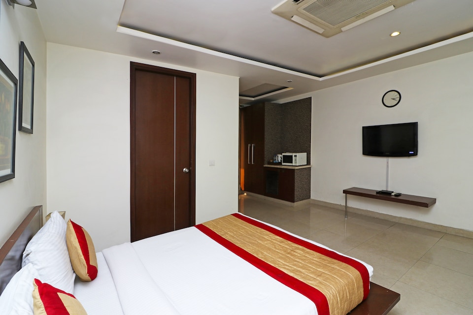 OYO 79955 Collection O Huda City Centre, HUDA CENTRE 1, Gurgaon