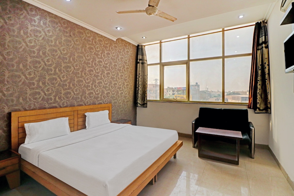 OYO 79960 Aman Homes, Palwal, पलवल