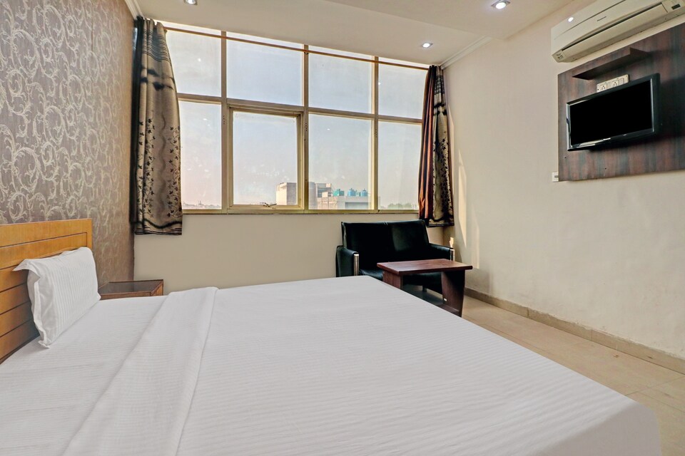 OYO 79960 Aman Homes, Palwal, पलवल