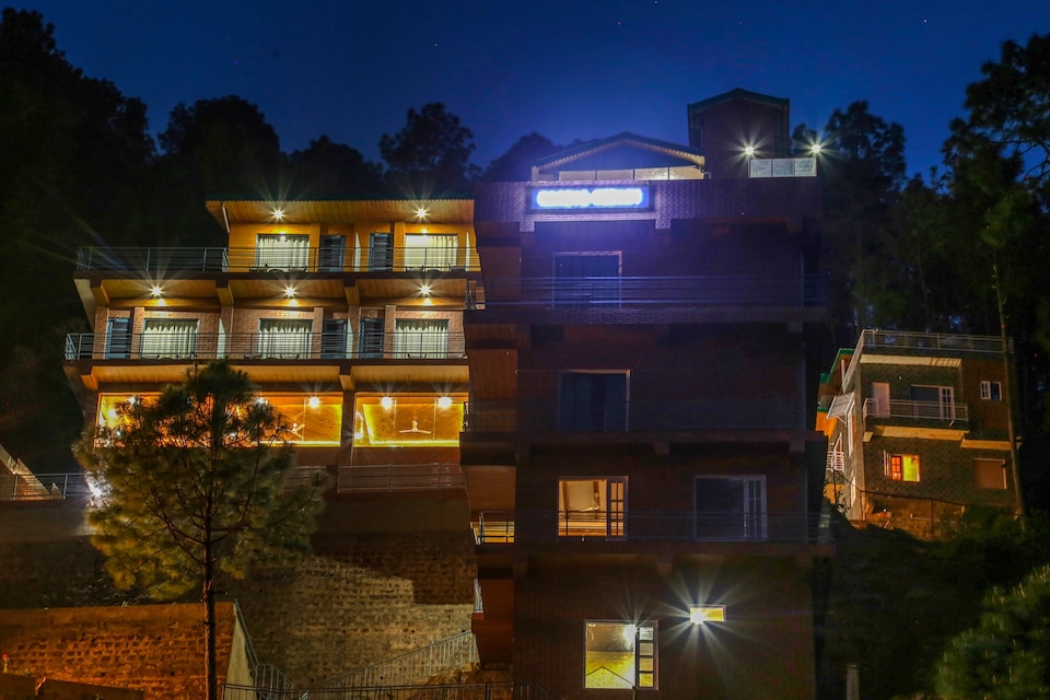 Belvilla Raabta Resorts with Mountain View, Kasauli, Kasauli