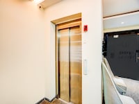 Super Townhouse Pitampura West Enclave