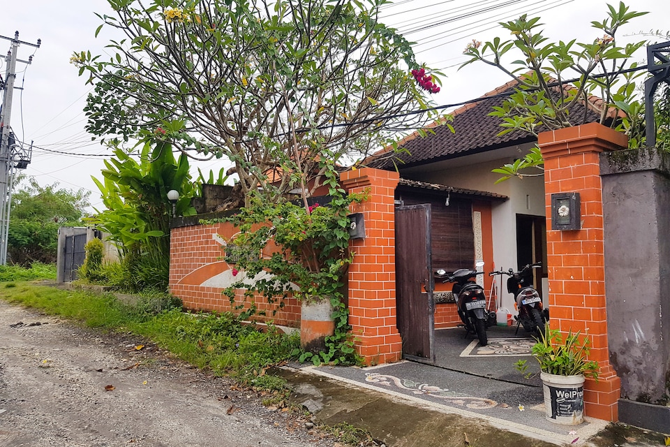 OYO 90362 Laterrasse Guest House, Canggu, Bali