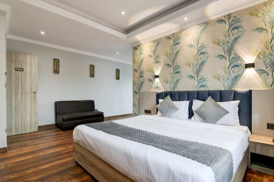 Super Townhouse OAK Seventy Seven, VIP Road Kolkata, Kolkata