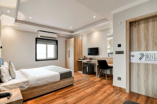 Super Townhouse OAK Seventy Seven