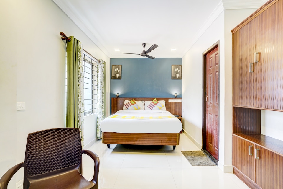 OYO 80000 Mirage Palace South Railway, MG Road Kochi, Kochi