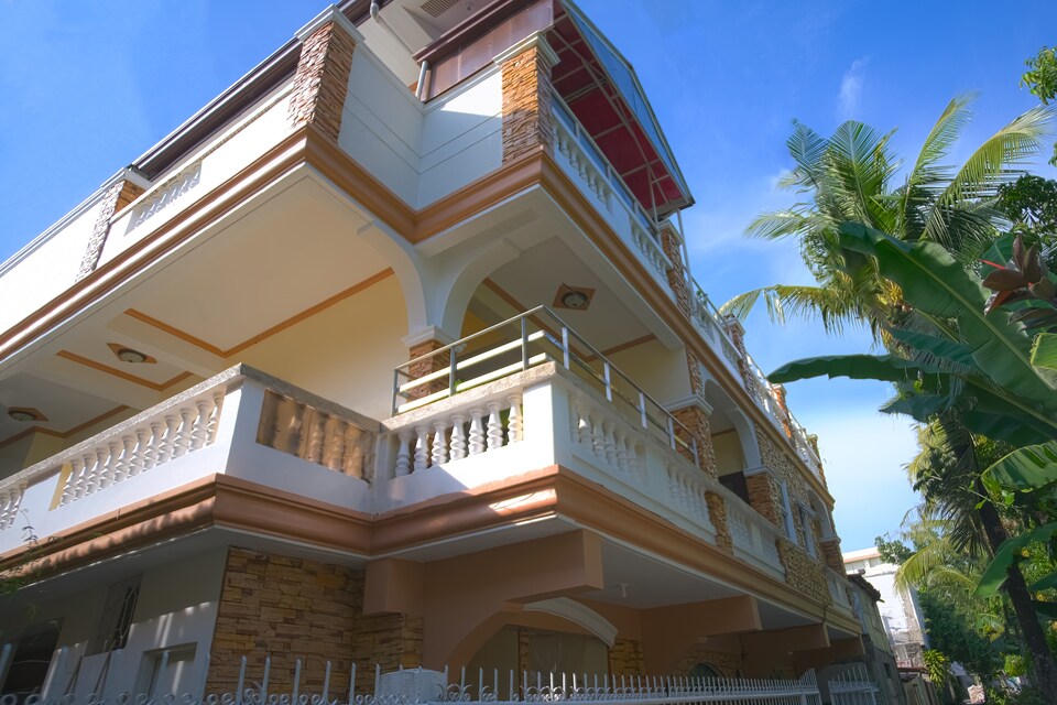 Vaccinated Staff - OYO 779 Casa D' Estrella Apartelle, Boracay Cluster, Boracay