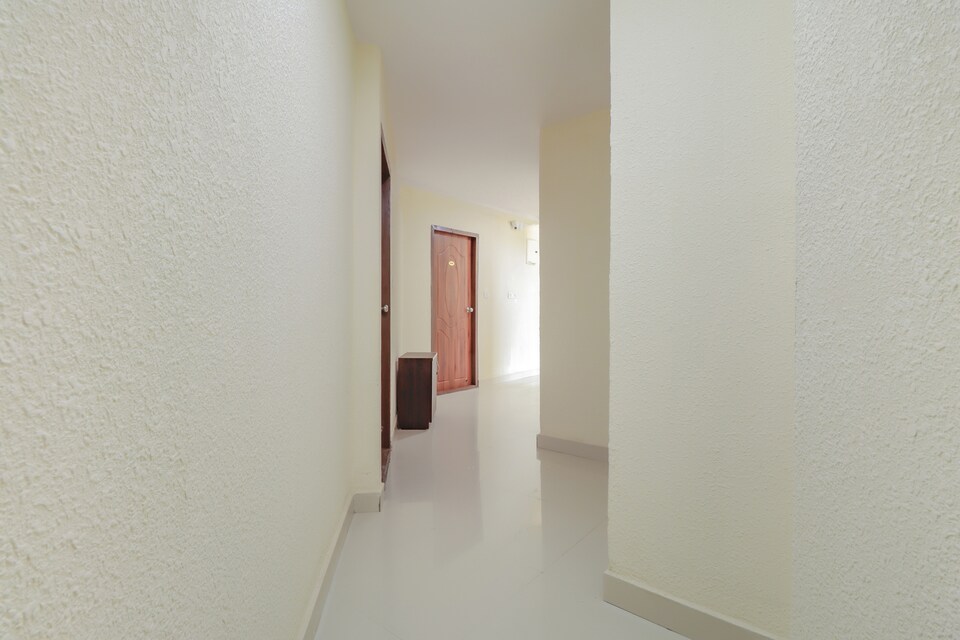 OYO Flagship 80044 Royal Wood Deluxe, Indiranagar Bangalore, Bangalore