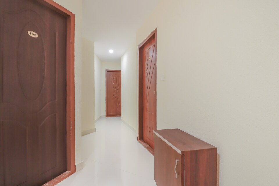 OYO Flagship 80044 Royal Wood Deluxe, Indiranagar Bangalore, Bangalore