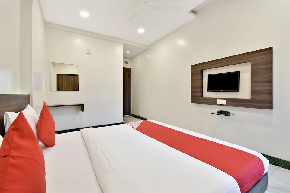 OYO 80054 Flagship Hotel Suresh Plaza, Nashik, Nashik