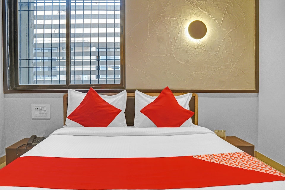 OYO 80056 Hotel Unique Palace, Airport Surat, Surat