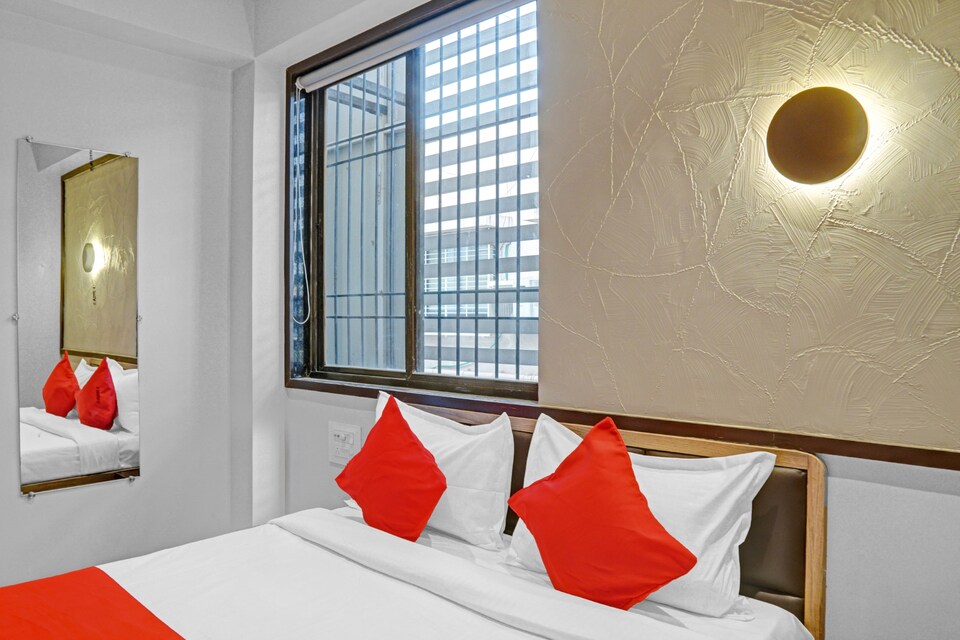 OYO 80056 Hotel Unique Palace, Airport Surat, Surat