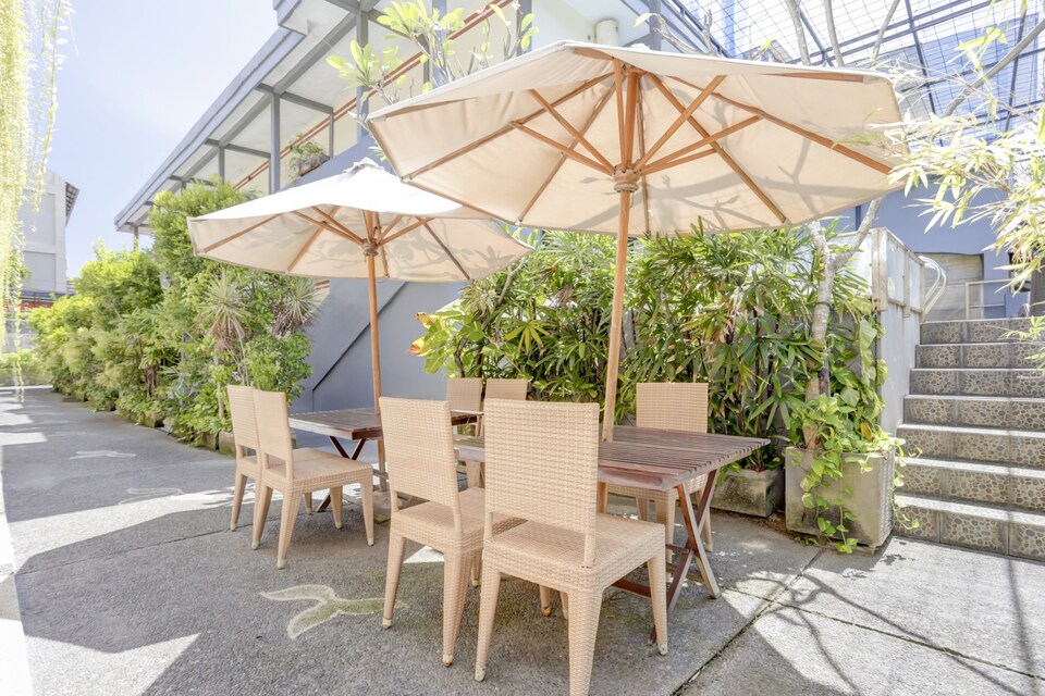 OYO 90376 Rabasta Kuta Residence, Legian, Bali