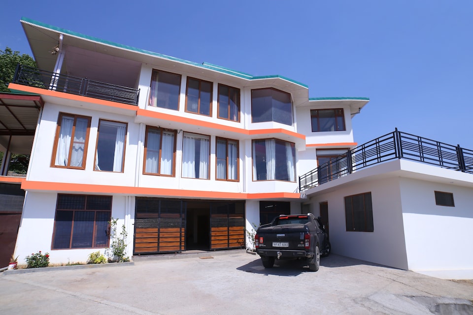 Belvilla 1BR Spacious Rooms with Paragliding Nearby, Dharamshala, Dharamshala