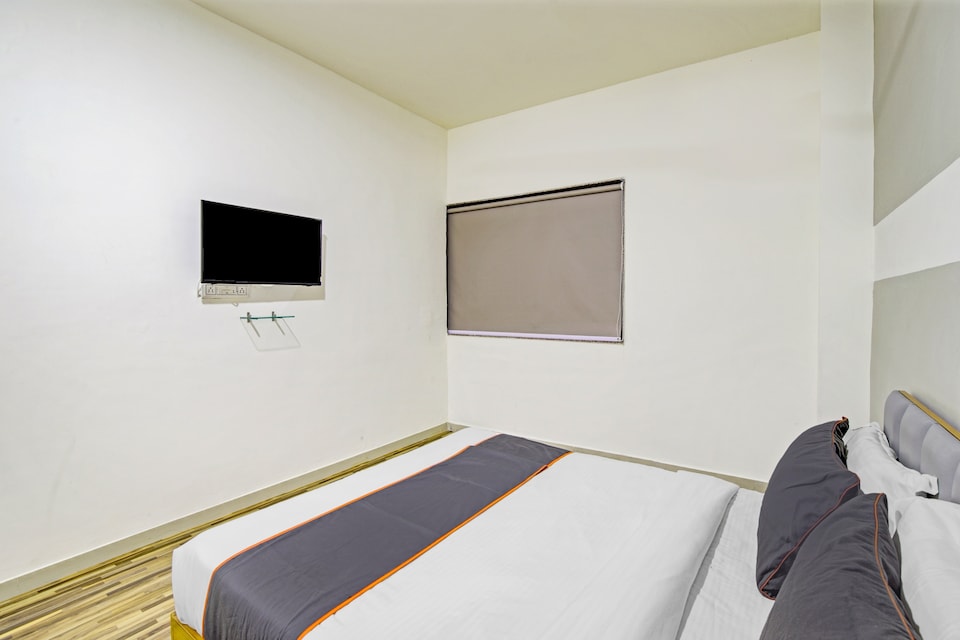 Collection O Collection O Apple Palace, Airport Surat, Surat