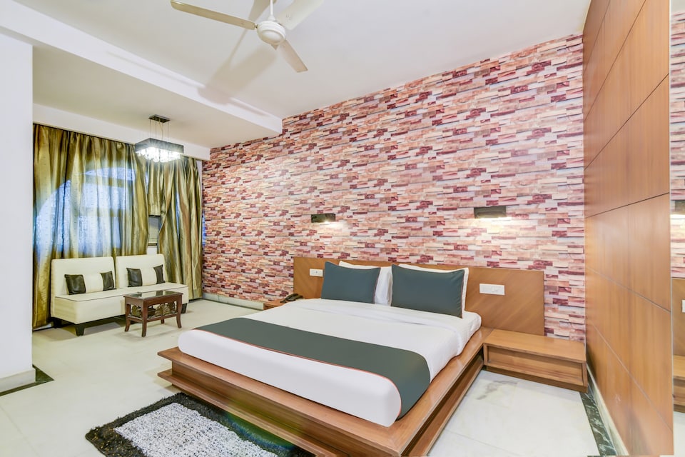 OYO 80157 Collection O The Grand Westend, Rajouri Garden Delhi, Delhi