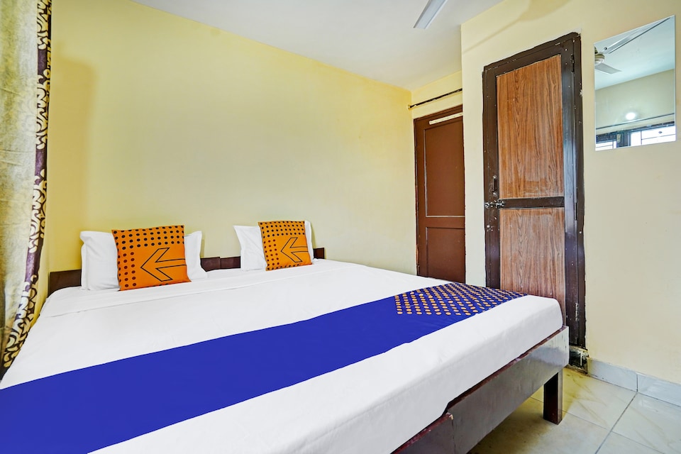 SPOT ON Samrat Guest House, Mohali bus stand, Mohali, Mohali