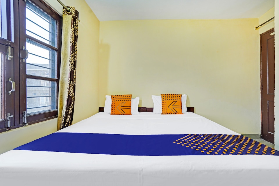 SPOT ON Samrat Guest House, Mohali bus stand, Mohali, Mohali