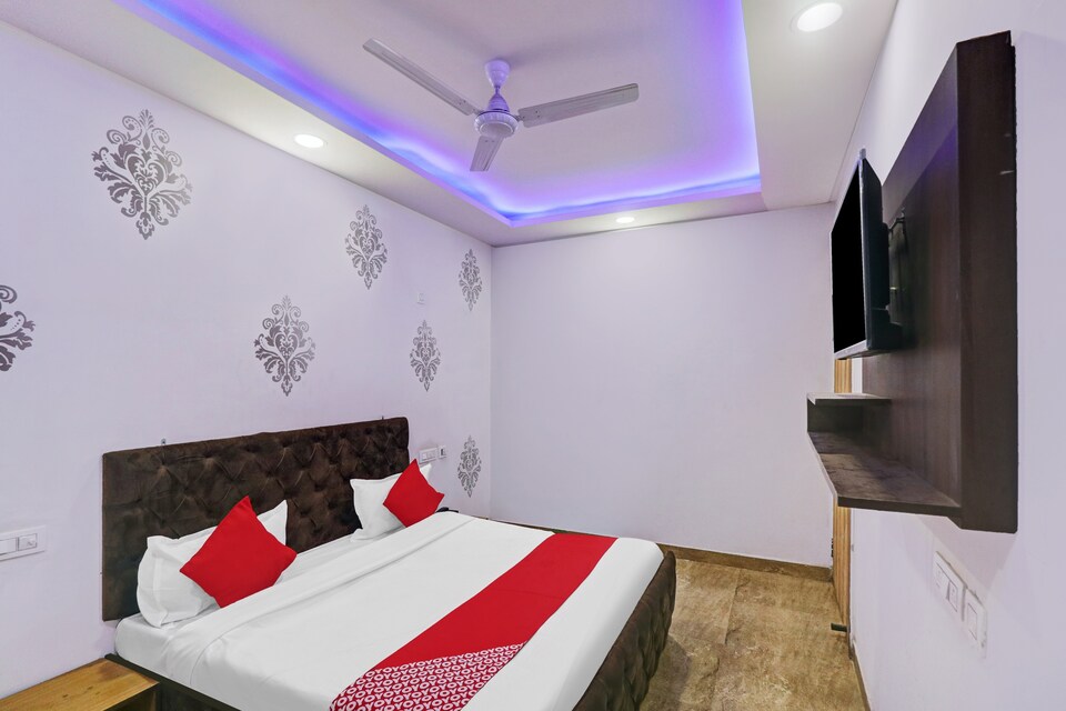 OYO 80217 Discovery Key, Greater Noida, Noida