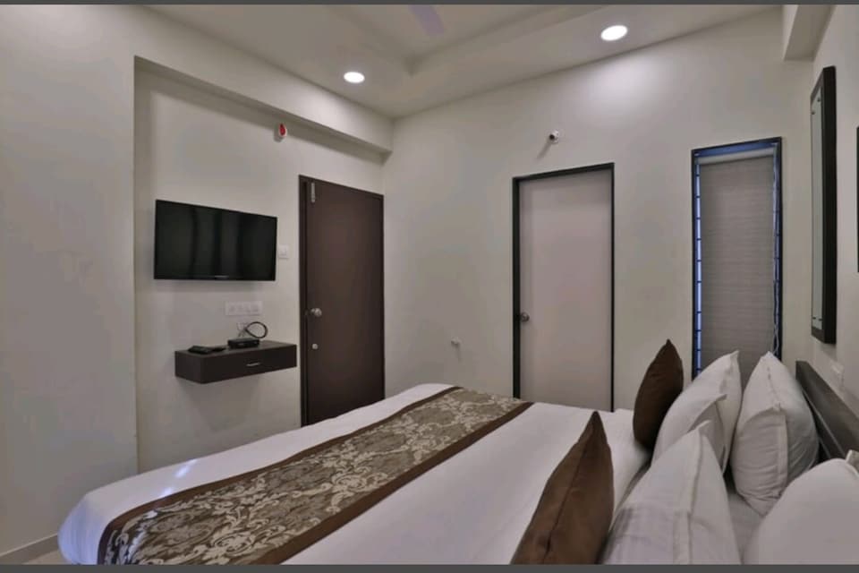 OYO 80228 Geeta Residency, Karelibaug Vadodara, Vadodara