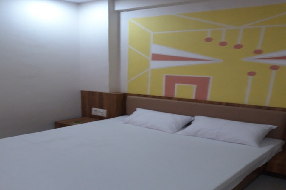 OYO 80236 Kiran Hotel, Kadodra Surat, Surat