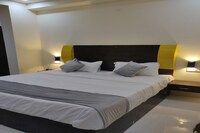 Flagship Way Point Inn Near Dashrath Puri Metro Station