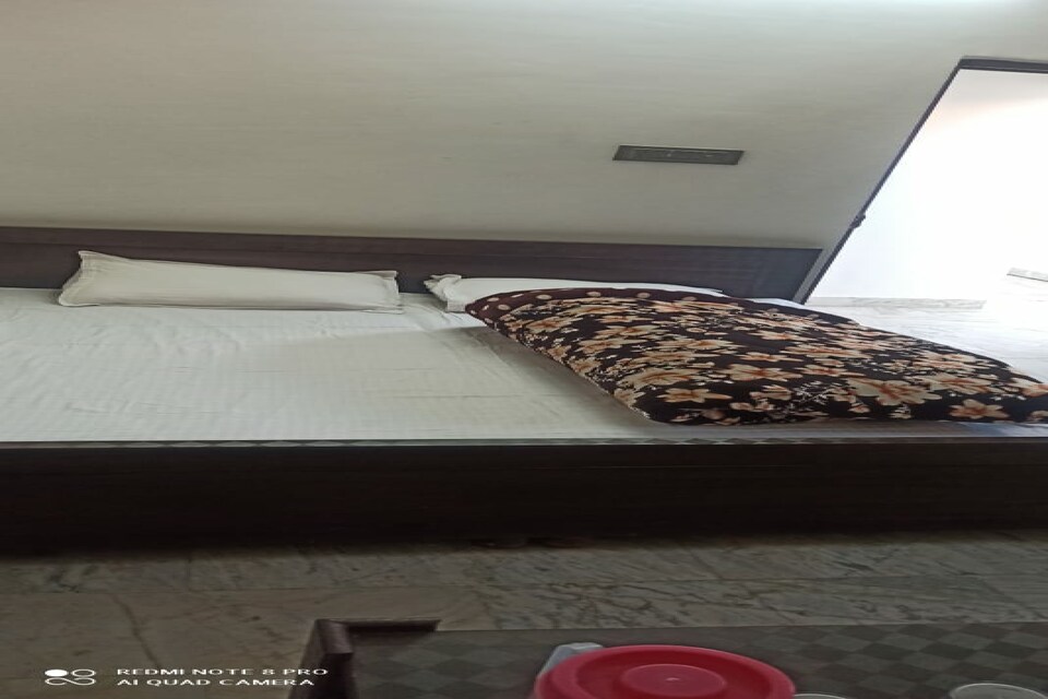 SPOT ON 80243 La Flame Guest House, Dehradun Airport, Dehradun