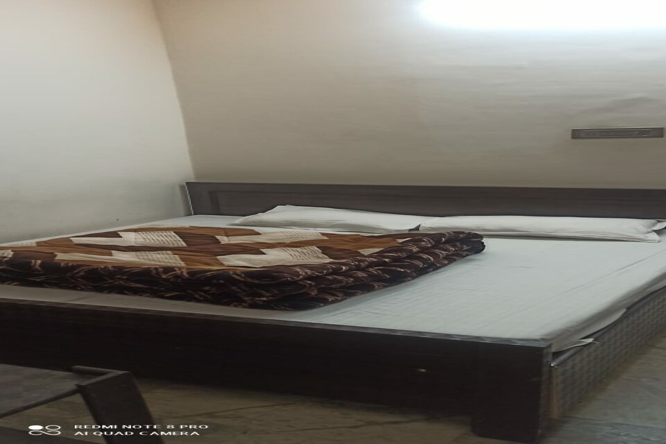 SPOT ON 80243 La Flame Guest House, Dehradun Airport, Dehradun