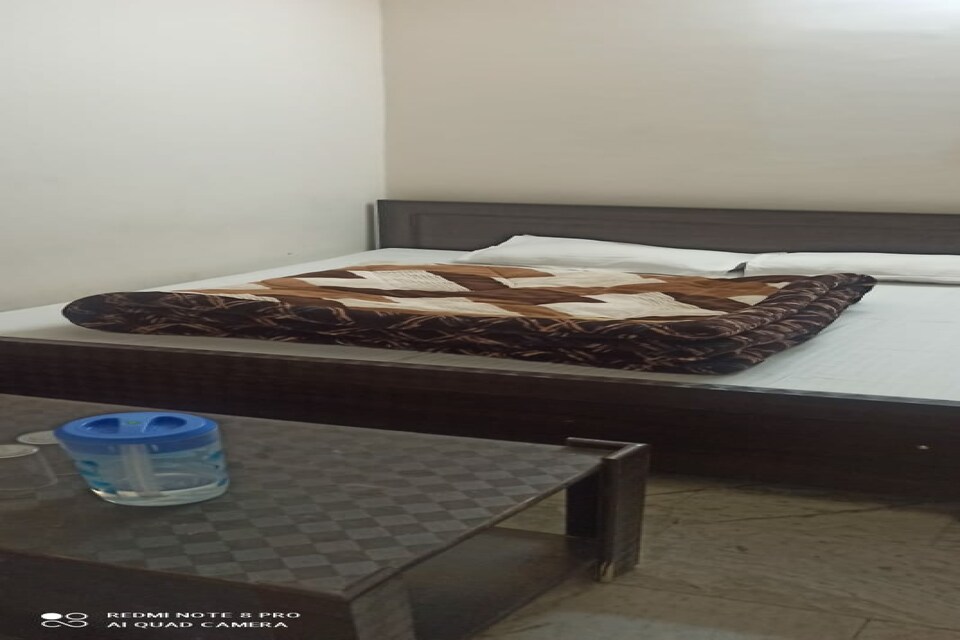 SPOT ON 80243 La Flame Guest House, Dehradun Airport, Dehradun