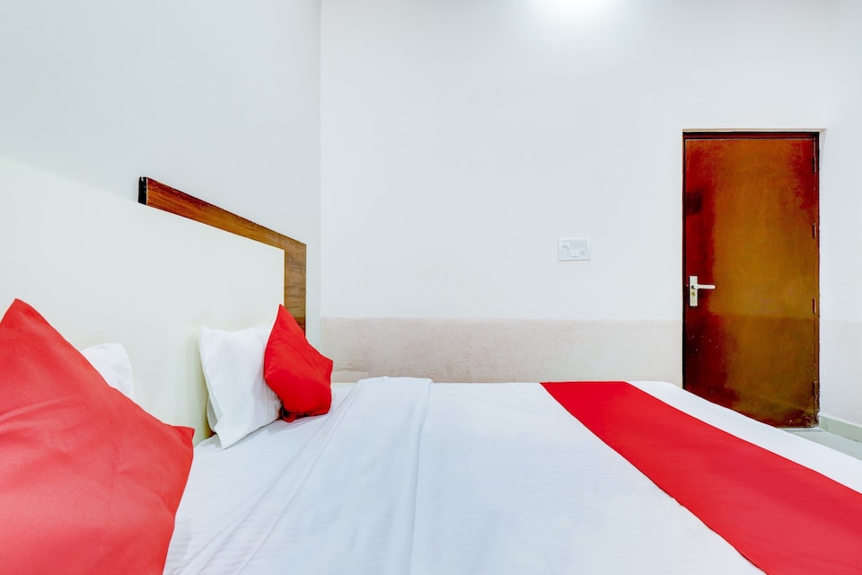 OYO 80269 Kishan Hotel & Restaurant, Corporate Complex, आगरा