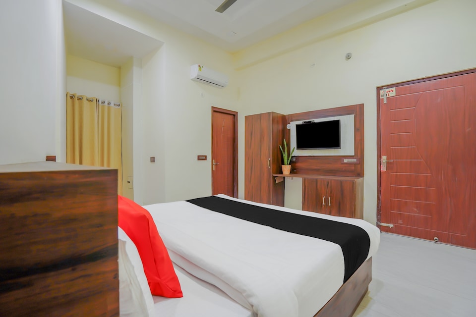 Capital O 80283 The Grand Himalaya, Laxman Jhoola Rishikesh, Rishikesh