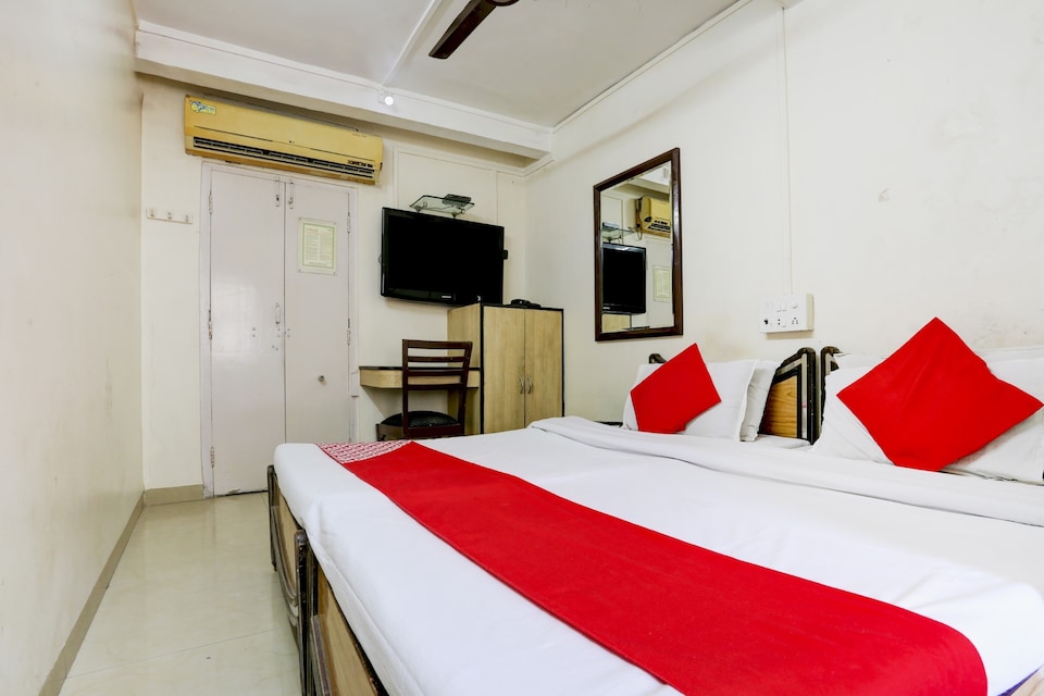 OYO 80296 Yadgar Guest House, Mumbai CST-Churchgate-Colaba, Mumbai