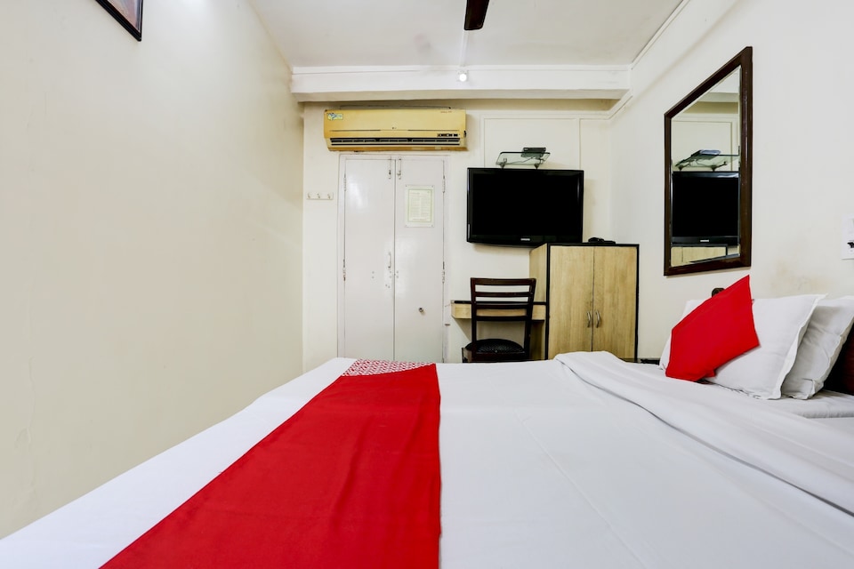 OYO 80296 Yadgar Guest House, Mumbai CST-Churchgate-Colaba, Mumbai