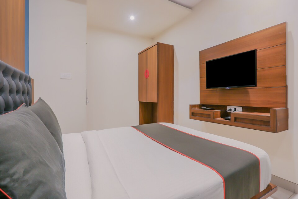 OYO 80321 Collection O Elegant Luxury Rooms, Andheri West, Mumbai