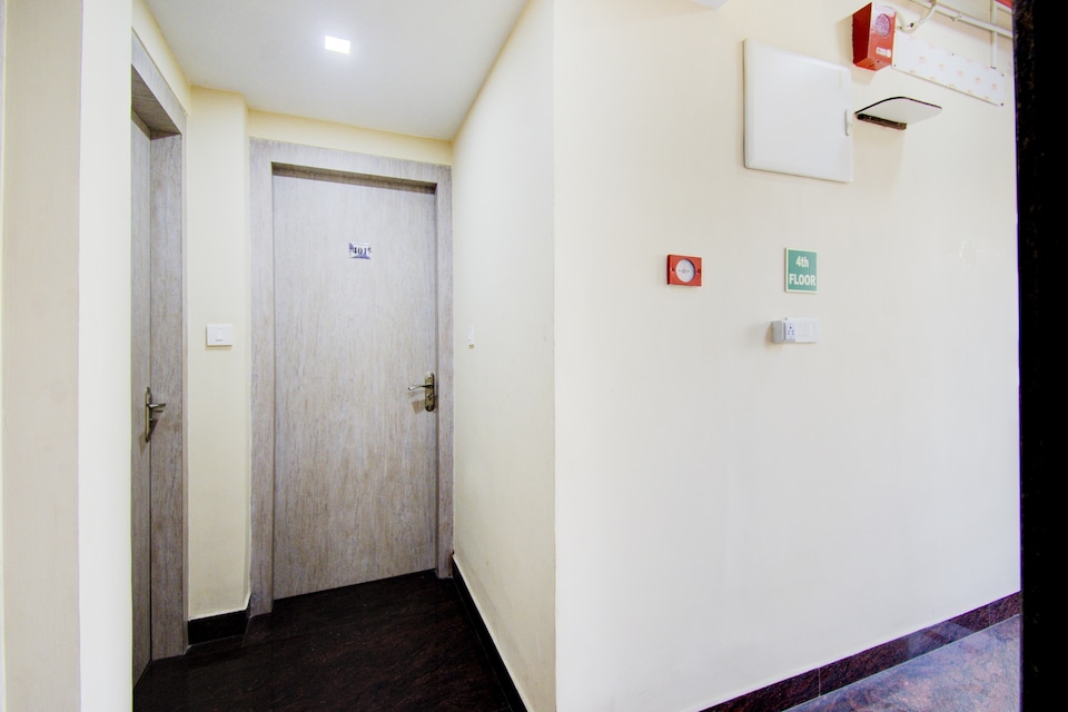 Collection O 80352 Hotel King's Square, Gariahat Kolkata, Kolkata