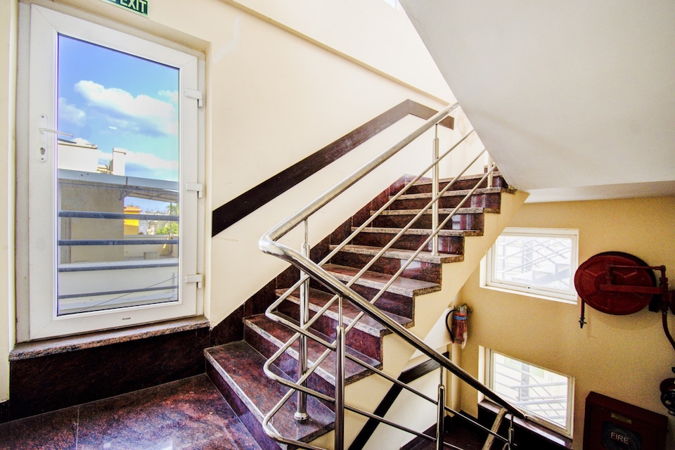 Collection O 80352 Hotel King's Square, Gariahat Kolkata, Kolkata